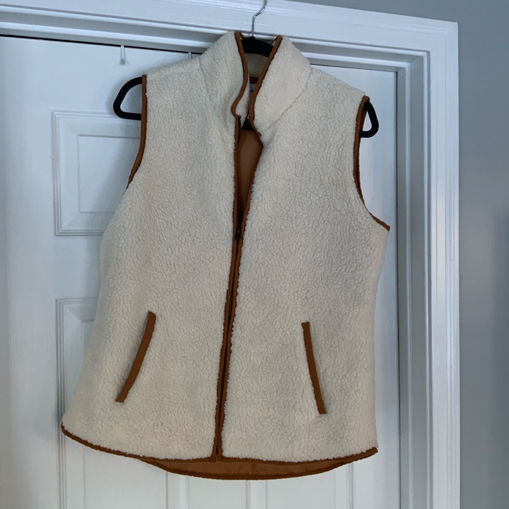 Womens Old Navy Sherpa Vest. Medium. New